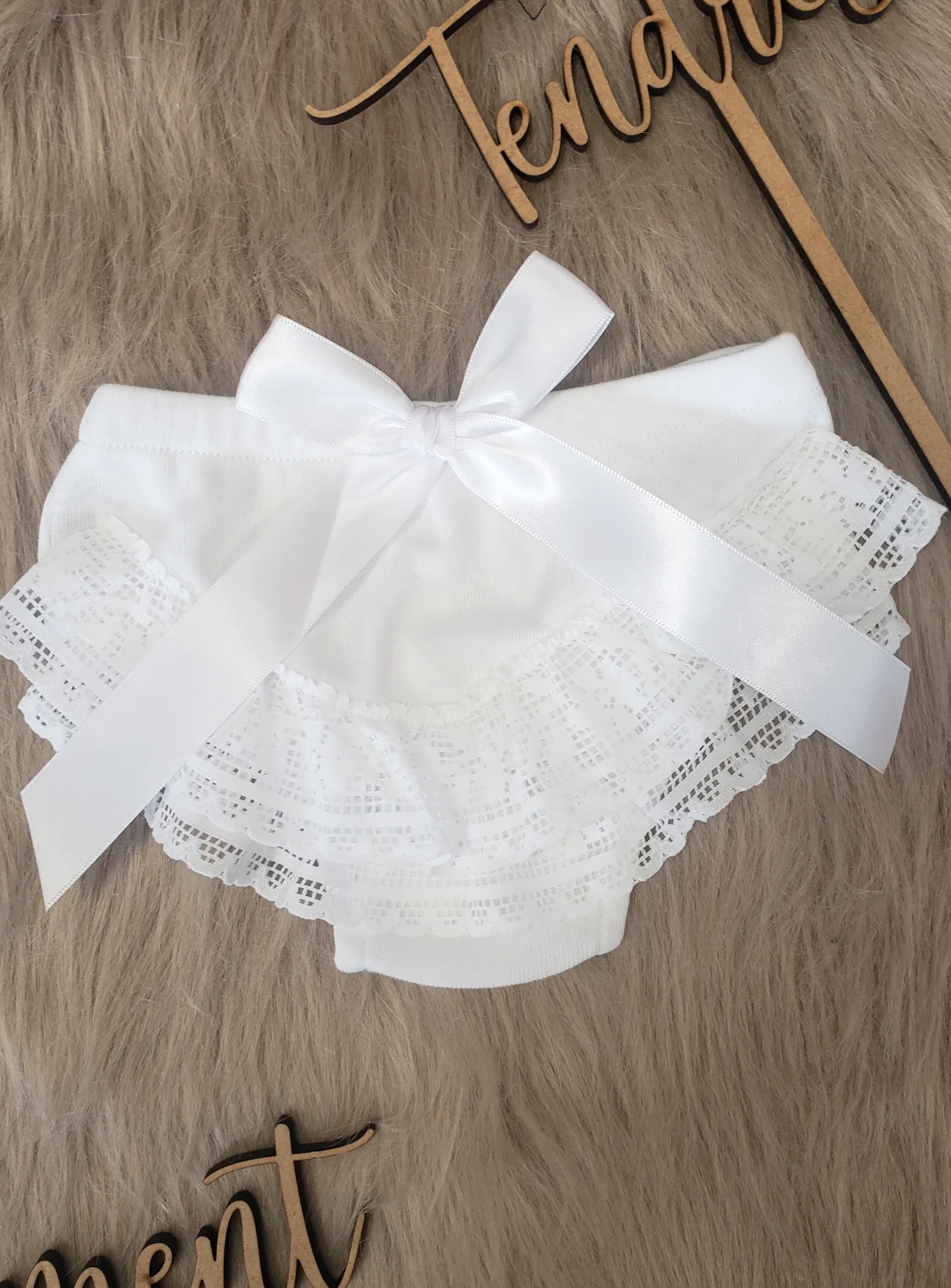 Baby girl lace ruffle bloomers