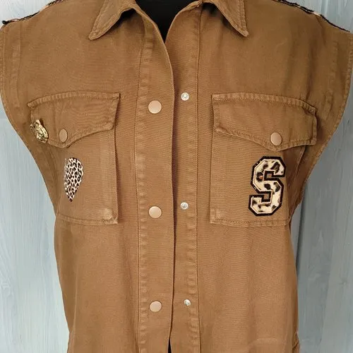 Brown sleeveless vest tiger costume.