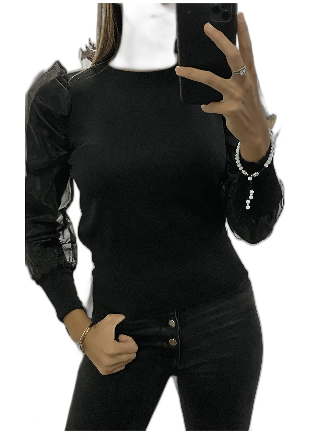 Pull noir à doublure bouffante sur les manches en tulle